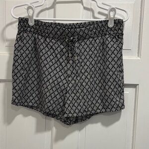 Old Navy Black and White Geometric Print Bermuda Shorts